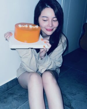 Candy Ice Instagram - The best gift I gave myself this year is that I opened my own cafe with my love one . 
Different stages, different selves. I love myself more and more. Happy birthday to u sweet candy ice

thank you for your lovely cake dear
@alicebsw @bryan_seah