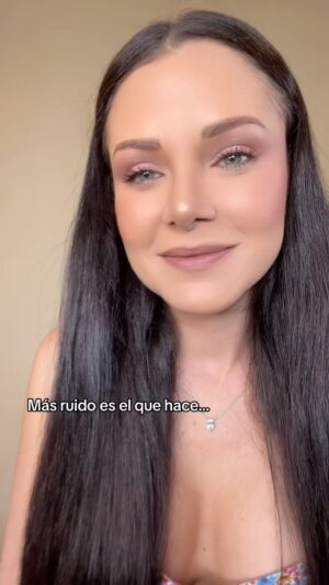 Candy Montesinos Instagram - LA CARRETA VACÍA… Se me ocurren muchas personas a quiénes dedicarles este vídeo y sé, que a ti también… Con tu permiso, hoy, se lo quiero dedicar a una en especial, @nicolasmaduro Bien hecho que te quitaron la verificación, deberían es de bloquearte todas tus cuentas… Déjame en comentarios, a quién se lo dedicarías tú…  #metáfora