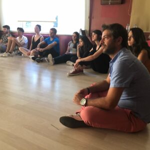 Cantuğ Turay Instagram - Güzel bir ders sonrası...🙏
#ritüelsanatmerkezi#ekip#tiyatro#oyunculuk#yazdönemi#kurs
@ritüelsanatmerkezi@tiyatrokafe@tiyatromasal