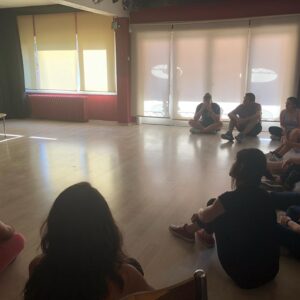 Cantuğ Turay Instagram - Güzel bir ders sonrası...🙏
#ritüelsanatmerkezi#ekip#tiyatro#oyunculuk#yazdönemi#kurs
@ritüelsanatmerkezi@tiyatrokafe@tiyatromasal