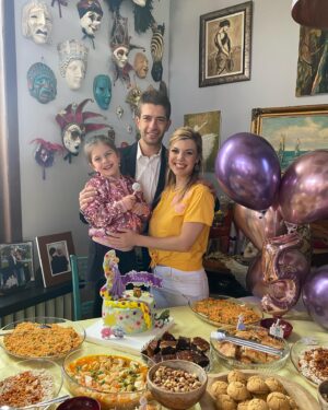 Cantuğ Turay Instagram - Doğum günün kutlu olsun kızım,tüm güzellikler seninle olsun 
Seni çok seviyoruz ❤️❤️