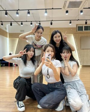 Cao Lu Instagram - 8년만에 연습실~ㅋㅋ 🥳#피에스타