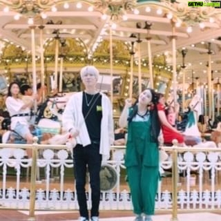 Cao Lu - 3.6K Likes - 《Oh My idol》 challenge 코너 입니다 ㅋㅋ 이번에 제가 좋아하는아이돌 H.O.T재원오빠 @jwjayone1 랑 같이 《candy》춤췄어요. @tntonyan @woohyukjang @an_chil_hyun 그리고 희준오빠도 담에 같이 춰요 ㅋㅋ 《Oh My idol》는1.2.3세대 우리 좋아했던 아이돌분들을 찾아가는 컨셉이요 아이돌분들이랑 중국팬들이랑 소통할수있는 작은다리가 될수있으면 좋겠어요. 왠냐하면 저는 중국어 한국어 다 잘하니깐요 한국어 자격증 있는 뇨자에요 ㅋㅋ challenge코너도 팬들위해서 준비하는거에요. 우리 옛날에 챌린지 없어서요 지금 다시 춤추면서 추억에 취해요 😘