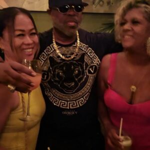 Cappadonna Instagram - ITS THE LIFE OF A RAP STAR ⭐️⭐️⭐️⭐️⭐️PEACE TO The QuEEN MISS DJ  SAIGON , WE STAY IN THE SPOT LIGHT. JUST HUG ME,💛💛💛💛💛YOU SHOULDNT JUST JUDGE ME.