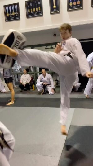 Carl Van Roon Instagram - TKD flow @_jacob_fleming_ X @harryglover_ #taekwondo #kickboxing #karate #mma #padwork #vanroonmartialarts