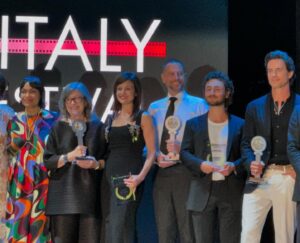 Carla Gugino Instagram - …a few more pics from 🇮🇹 🎥 🏖️…always love when nature conspires the bring friends and colleagues together, especially when we get to celebrate cinema and storytelling. A special Grazie to Bella @rosariodawson for the best surprise of presenting me with my award, of which you received the same! Made it so special. ♥️