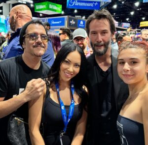 Carla Harvey Instagram - July Stuff😍  Shook the boogeyman's hand at Comic Con OMG OMG🥹  Sweat it out in a vocal booth  Learned how to PIVOT PIVOT PIVOT 👊🏽🖕🏽#keanureeves #comiccon #friendstheexperience