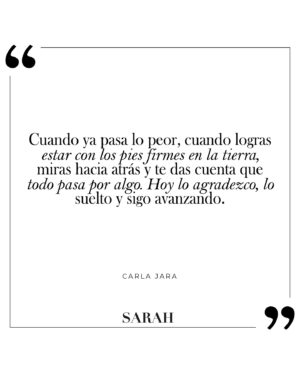 Carla Jara Instagram - “Cuando ya pasa lo peor, cuando logras estar con los pies firmes en la tierra, miras hacia atrás y te das cuenta que todo pasa por algo. Hoy lo agradezco, lo suelto y sigo avanzando.” @carlajaracadiz #SARAH

Camiseta: H&M @hm
Guantes: Gaba @gaba.studio 
Falda: Juan Ormeño @juormeno
Fotografía: @emeescobar
Maquillaje & hairstyle: @vanesaperez.m
Styling: @pola_vial
Extensiones: @extensionesrapunzzel
Producción ejecutiva: @luisynilo
Estudio: @estudiofe
Entrevista por: @ahorapinto 
Entrevista en: @courtyardstgo 

www.revistasarah.cl 🖤

#revistasarah #carlajara #editorial #entrevista #portada