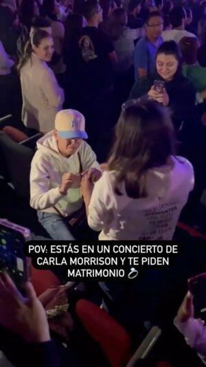 Carla Morrison Instagram - A todas las parejitas que se comprometieron en alguno de mis conciertos, les deseo todo el amor y felicidad del mundo!!! 💖💖💖 Son los más romanticooooos ✨💍💖