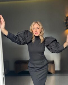 Actress Carla Peterson HD Instagram Photos and Wallpapers July 2024
