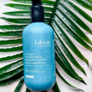 Carlos Nóbrega Instagram - Gracias al perfume fresco 100% natural se refuerza la sensación de cabello sano y con volumen,  y con la ayuda de los postbióticos y el aceite de Crambe se consigue reequilibrar el cuero cabelludo, mejorar la fibra capilar y aportar volumen e hidratación al cabello. Con su ingrediente de Té Verde presenta beneficios antioxidantes y antiinflamatorios. @labeauorganic ⠀
⠀
El champú post-biótico tiene efecto hidratante y voluminizador; reequilibra la microbiota del cuero cabelludo y es fotoprotector y está desarrollado desde la consciencia de la necesidad de recuperar la naturaleza como remedio. En la búsqueda del producto más natural posible, la marca de cosmética natural y orgánica Labeau Organic ha conseguido formular con un 92% de ingredientes naturales.⠀
⠀
⠀
⠀
📍La marca cuenta con una gama de productos que abarca las líneas facial, corporal y capilar. Echad un ojo: ⠀⠀
labeauorganic.com⠀⠀
⠀⠀
⠀⠀
⠀⠀
#labeauorganic #pielsana #saludcapilar #cnlive #yomecuido #selfcare #skincare #cuidadocapilar #eco #ecoliving #ecoresponsable #green #lifestyle #cosmeticanatural #mascarillascapilares #bellezasostenible ⠀