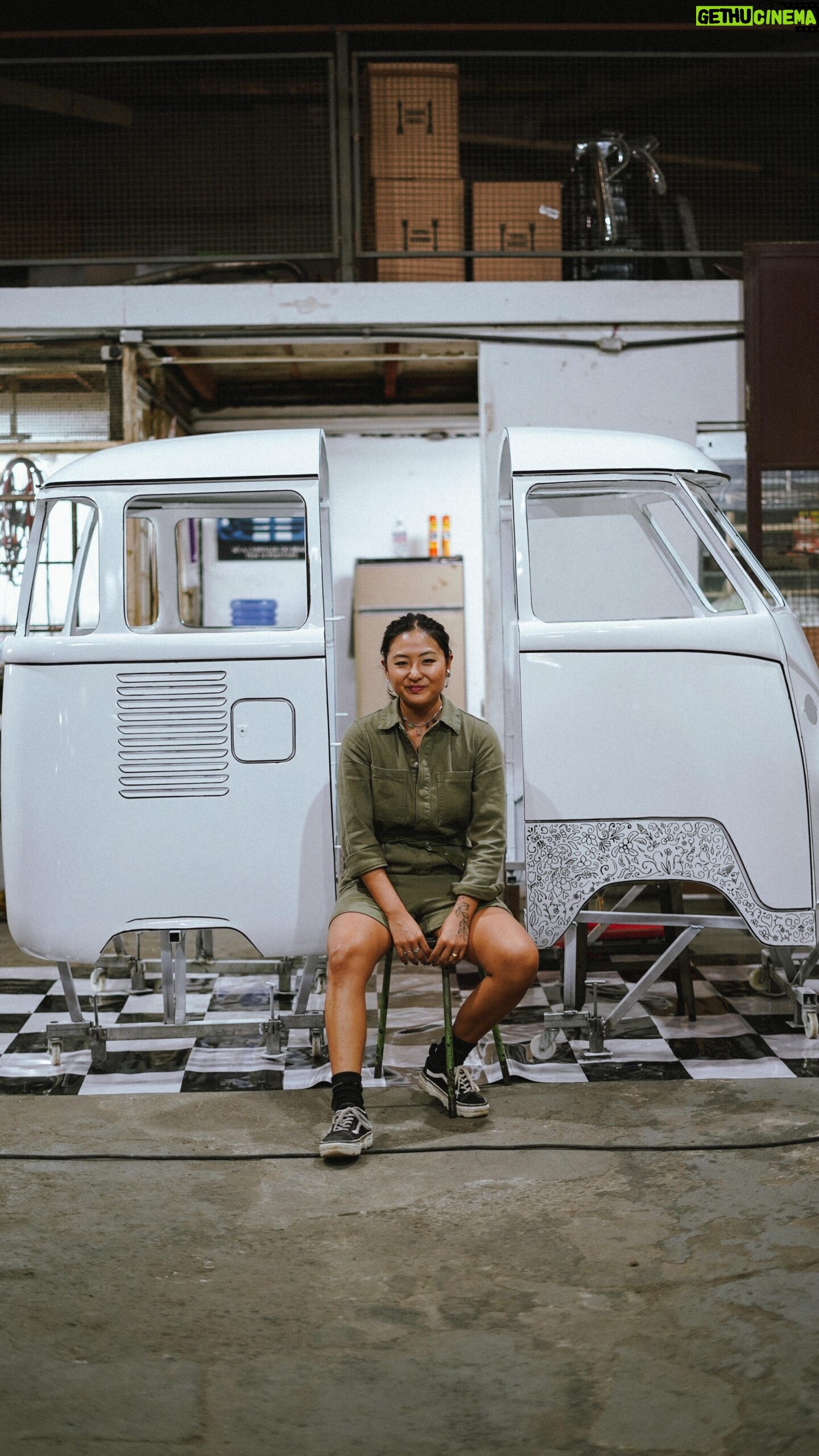 Carol Wang - 2.5K Likes - Transformei uma Kombi em 2D preto e branco, e ja é possível comer dentro dela 🤍🖤 Quem ja foi ver de perto?
.
⚙️ @cactuskustoms & @motorsstudio
📍 @hellokitty2d_eatasia
#arte #kombi #2D #bw #pb