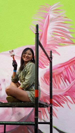 Carol Wang Instagram - Se eu pudesse escolher qualquer lugar para pintar, seria aqui 🥹💖 
.
#arte #animal #zoologico #mural #pintura