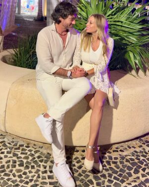 Carola Julio Instagram - Maravillosas vacaciones! Gracias a mi suegro y a la Pily por tremenda invitación. Todos felices y disfrutando cada minuto! Aún cuando nos llovieron 7 días y la temperatura en casi 30 grados, lo pasamos increíble y todos felices 🥰
Gracias y que se repita esta tradición familiar y además coincidió con mi cumpleaños de cuarenta y siempre! 
Los recuerdos fotográficos es lo mejor para rememorar la vida! 
#atesoremosestosmomentos