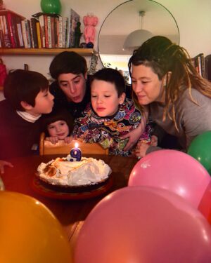 Carolina Bazán Instagram - Hace nueve años fue uno de los días más felices de mi vida; llegó a este mundo una estrella que cambiaría nuestras vidas.  Sigamos apagando las velas juntos, hoy es el día de la estrella!🌟