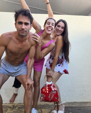 Carolina Marín Instagram - Unos días en casa para comenzar el camino 🏡❤️
