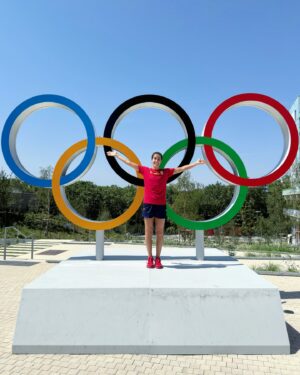 Carolina Marín Instagram - Antes de que todo cambiase, #Paris2024 también me dejó momentos que recordaré con una sonrisa ❤️

1. Comenzando el camino ✨
2. Antes del primer partido. Qué equipazo 🔝
3. Para los días de sol 😎
4. Mamá dando fuerzas 💪
5. Esta persona me preguntó que donde estaba el comedor y aprovechamos para hacernos una foto 🫣 @paugasol
6. Con @reyespla antes de que hiciera historia ✊🏽🥉
7. Aquí los sueños se cumplían 🌌
8. El primer entrenamiento 🔙