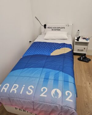 Carolina Marín Instagram - Antes de que todo cambiase, #Paris2024 también me dejó momentos que recordaré con una sonrisa ❤️

1. Comenzando el camino ✨
2. Antes del primer partido. Qué equipazo 🔝
3. Para los días de sol 😎
4. Mamá dando fuerzas 💪
5. Esta persona me preguntó que donde estaba el comedor y aprovechamos para hacernos una foto 🫣 @paugasol
6. Con @reyespla antes de que hiciera historia ✊🏽🥉
7. Aquí los sueños se cumplían 🌌
8. El primer entrenamiento 🔙