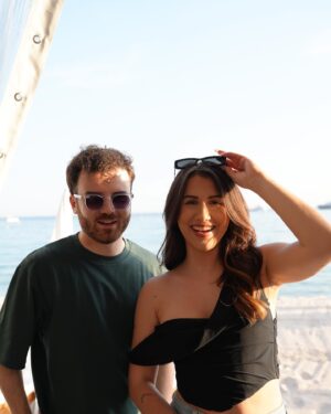 Caroline Ambrosini Instagram - CANNES WAS MAGIC ✨

Merci @disneyfr de nous avoir fait vivre un rêve le temps d’un week-end.
Des rencontres incroyables, du fun, une montée des marches impressionnante et surtout un film Disney-Pixar émouvant “Élémentaire” que je vous conseille d’aller voir dès sa sortie 🩵🔥

Évidemment petite photo adorable avec @adeleexarchopoulos , ok j’avoue j’ai un peu eu les larmes aux yeux quand je l’ai rencontré mais en même c’est Adèle ✨

Mention spéciale pour @rayalixx & @les_parodie_bros , coup de 🫶🏼, je vous kiff !