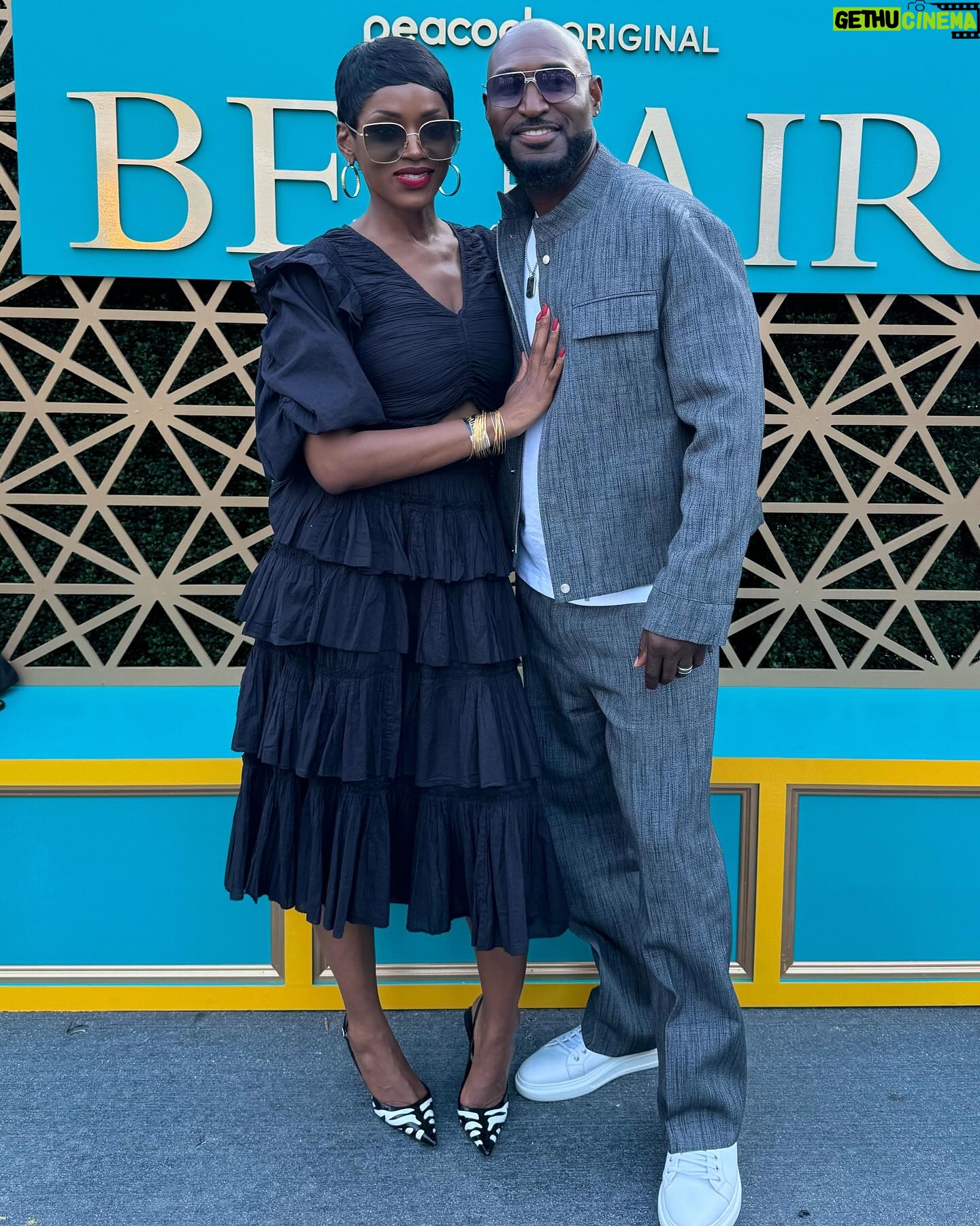 Caroline Chikezie - 11.2K Likes - Bel Air Summer BBQ was a Jam. The struggle for pitch and lyrics was in full effect for some though, right @carolinechikezie? 🤪🤣
#BelAir #JamSession #S3SummerBBQ #SummerTime #S3Aug15 @peacock @belairpeacock @westbrook #BelAirPeacock #BelAir