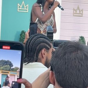 Caroline Chikezie Instagram - Bel Air Summer BBQ was a Jam. The struggle for pitch and lyrics was in full effect for some though, right @carolinechikezie? 🤪🤣

#BelAir #JamSession #S3SummerBBQ #SummerTime #S3Aug15 @peacock @belairpeacock @westbrook #BelAirPeacock #BelAir