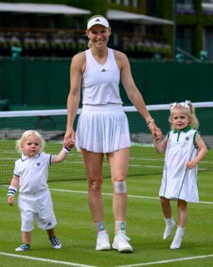 Caroline Wozniacki Instagram - A family day out at SW19 💚💜

#Wimbledon