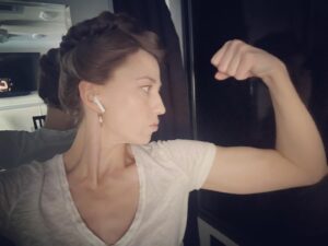 Carrie Coon Instagram - #GildedAge Trailer Workout, for those days when you have to wait! @gildedagehbo 

1) Squat x12 (jump squat if no updo/giant hat)
2) Chest dips x8 if you have two chairs)
3) Elevated push-ups on couch x12
4) Step-ups on couch x10 each leg
5) Reverse push-up position alternating leg raises x12 each leg
6) Single-leg deadlift to reverse lunch x10 each leg

Eat a snack.
Repeat.