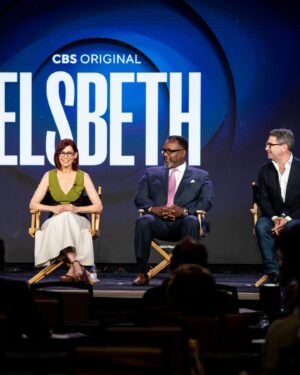 Carrie Preston Instagram - With the #Elsbeth fam at @official_tca last weekend💕💕💕

HMU and Photography @headshotsbyshawn Styled by @andrewgelwicks Dress @bibhumohapatra Earrings @guitam_jewelry Rings @itajewelry @lofjewelry
