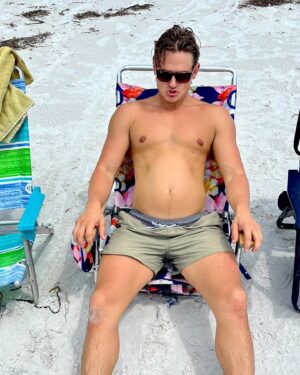 Carson Boatman Instagram - Baby bump beachin’