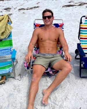 Carson Boatman Instagram - Baby bump beachin’