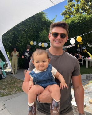 Carson Boatman Instagram - Thank you for making me a daddy, Ava. You are so loved, and you make our lives better every day.

P.S. You’ve got a hot mom.