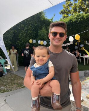 Carson Boatman Instagram - Thank you for making me a daddy, Ava. You are so loved, and you make our lives better every day.

P.S. You’ve got a hot mom.