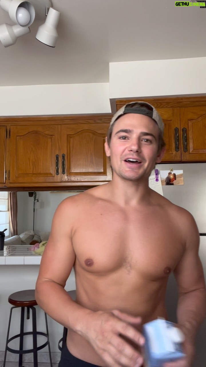Carson Boatman - 4.4K Likes - Anybody else trying to get their #summerbody by the time Christmas rolls around? Same..