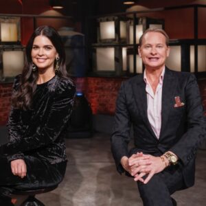 Carson Kressley Instagram - These are the faces of two people trying their darndest to #beatbobbyflay tonight on an all new episode of said show tonight at 9/8c on @foodnetwork @streamonmax !!!! PS I just ADORE my mountain mama cohost  @katieleebiegel !!!