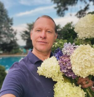 Carson Kressley Instagram - I can buy myself flowers (Actually I grew these - so even better !)