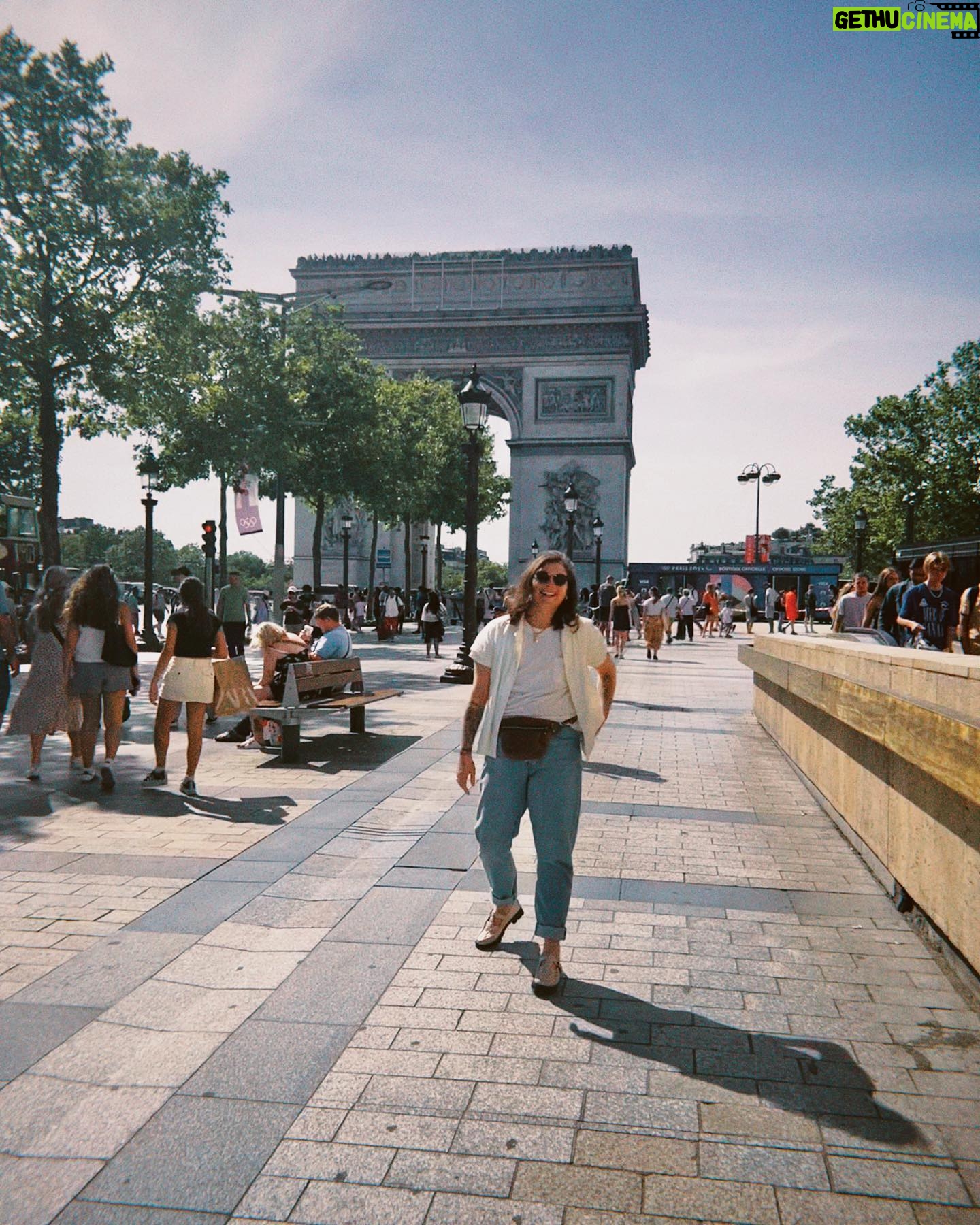 Casey McQuiston - 19.2K Likes - part deux: 36 hours in paris with theo & kit & lots of museums & boeuf bourguignon & the carousel where they meet maxine for the pastry tour