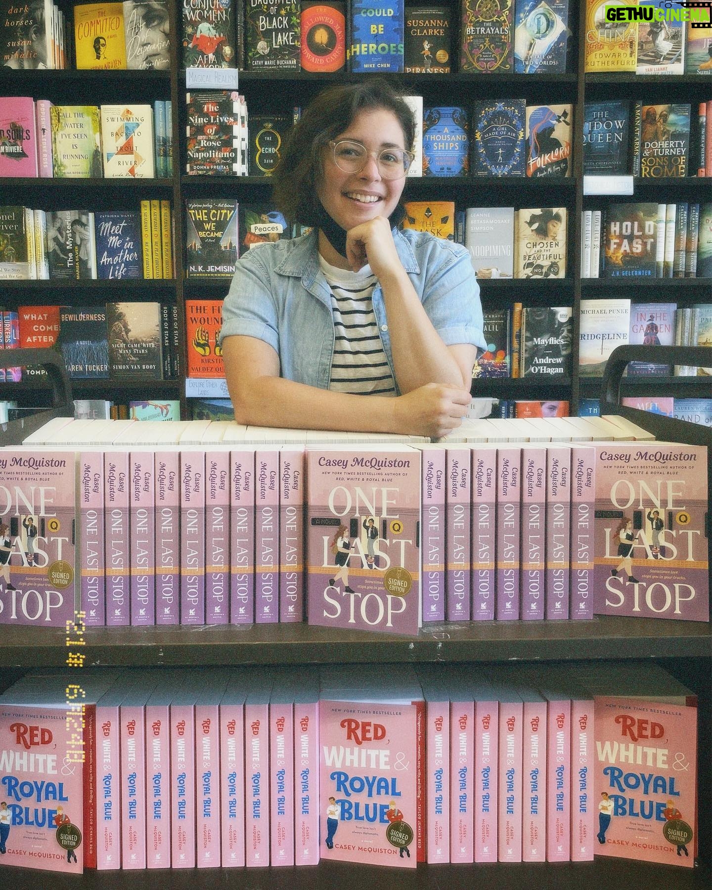 Casey McQuiston - 42.9K Likes - 2019 / 2020 / 2021 / 2022 / 2023 / 2024 bonus 2018 the day i got my book deal
happy fifth birthday to the book i started writing at my lowest. you have taken me to my highest.