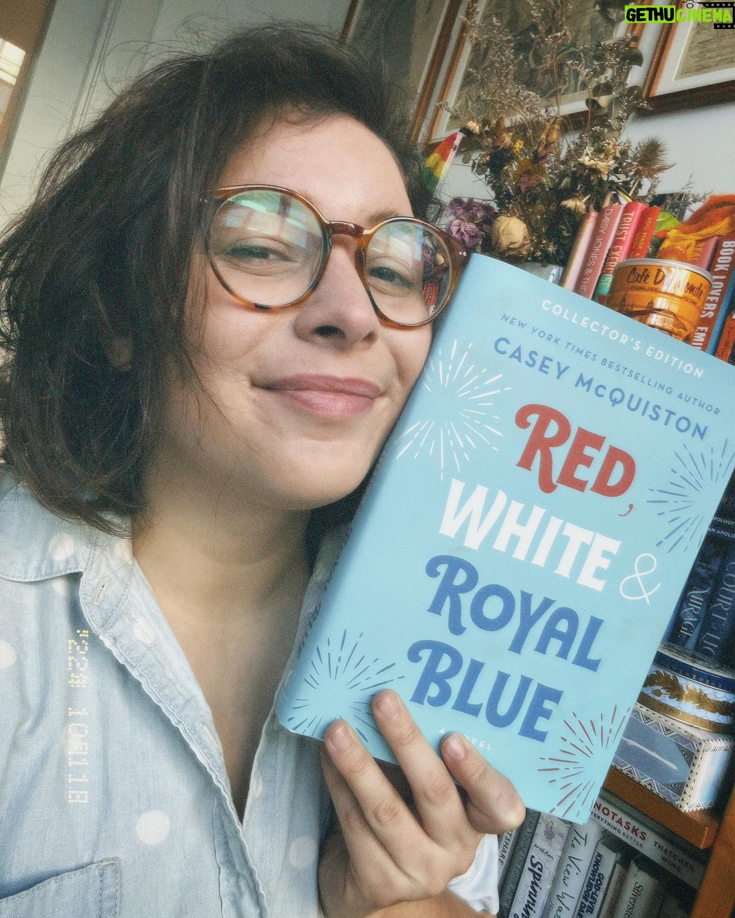 Casey McQuiston - 42.9K Likes - 2019 / 2020 / 2021 / 2022 / 2023 / 2024 bonus 2018 the day i got my book deal
happy fifth birthday to the book i started writing at my lowest. you have taken me to my highest.