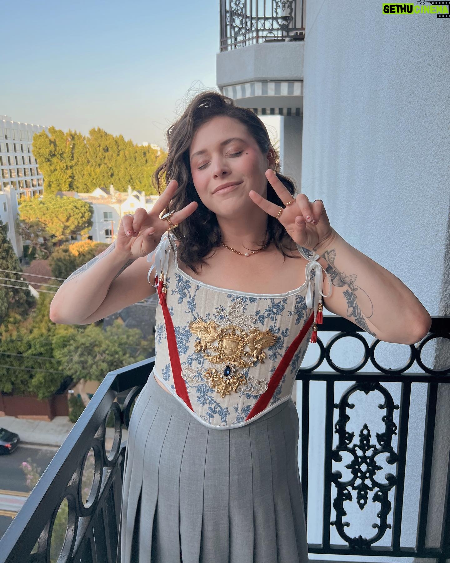 Casey McQuiston - 62.3K Likes - tonight i received a tremendous honor: @taylorzakharperez told me i looked jacked
just as importantly, i was reunited with my RWRB fam for an actual emmy fyc event for the movie based on my book!!! we never got to have our big red carpet premier last year, but baby we’re making up for it now! i cannot, even now, believe this is my life. wow. wowowowowowowwww!!!
styling: @dottttbass
corset: @lucciaredesigns
makeup: @itsnicklennon
hair: @dwayne3ross