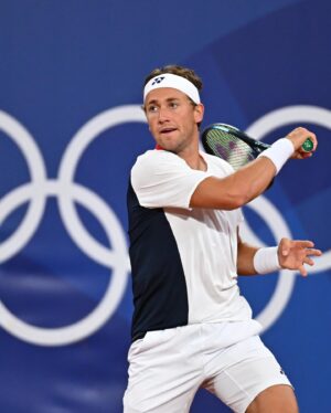 Casper Ruud Instagram - Wow, Paris, what a way to unite and welcome the world🇫🇷! I feel proud and honored to be here representing my country🇳🇴Being part of this event with all these nations is truly a great highlight 💫Let the games begin 🚴‍♂️🤾‍♂️🏃‍♀️‍➡️🤺🏊‍♀️
@olympicteamnorway @olympics @itftennis @paris2024 #paris2024 
📷ITF images via Dubreuil/Kopatsch/Zimmer