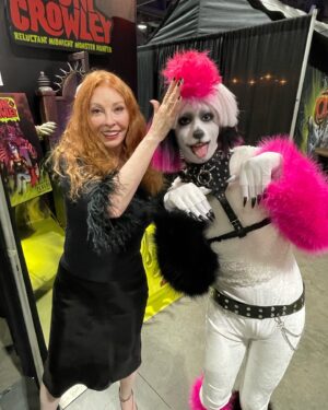 Cassandra Peterson Instagram - Loved seeing all the fans this past weekend @midsummerscream 🖤 I saw quite a few Elviras there and even a couple of Gonks! Thanks to everyone for great weekend! 💋