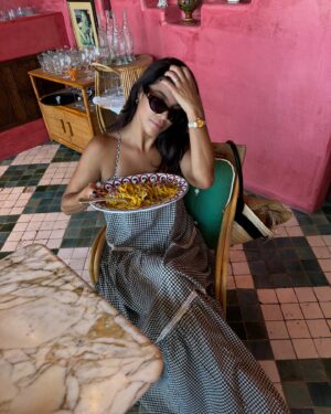Cassandre Lapierre Instagram - Des pâtes & une robe vichy, je suis heureuse 🍝
Combien sur 10 pour cette robe ? 

publicité - produits offerts 

#ootd #outfitinspo #longdress #robelongue #oitfitoftheday #inspolook #dolcevita