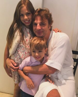 Cássio Reis Instagram - É infinito meu amor por você Pietra.

Você é um dos meus amores nessa vida.
Você é luz! 
Feliz aniversário 🎈 Feliz vida!
08/08 = 16