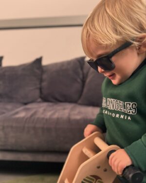 Cássio Reis Instagram - Viva você amorzão! 
E a gente vive você intensamente em cada momento, todos os dias, em toda nova descoberta.
Te amamos enlouquecidamente 🥰

2 anos de Romeo 🩵 amém!