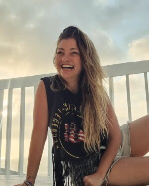 Catarina Siqueira Instagram - Um shot de recharge onde o mar é mais azul. 💙 

#siguremospiquenos #becausethatsjustthewayitis
#vacaymode