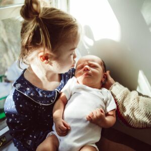 Caterina Scorsone Instagram - Lucky is here! Our family wishes you a happy new year, a happy new decade and a happy heart made new by love in every exquisite moment. ❤️ @rebeccacoursey_photosandfilm www.rebeccacourseyrugh.com