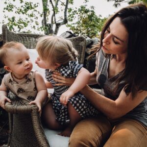 Caterina Scorsone Instagram - Hello, Friends! October is Down syndrome awareness month and I did a little interview about our family for @goodmorningamerica Link to interview in bio. Or go to my stories and swipe up! You’ll also find a little essay I wrote through the link. 💙💛 photos by the amazing @rebeccacoursey_photosandfilm