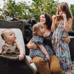 Caterina Scorsone Instagram - Hello, Friends! October is Down syndrome awareness month and I did a little interview about our family for @goodmorningamerica Link to interview in bio. Or go to my stories and swipe up! You’ll also find a little essay I wrote through the link. 💙💛 photos by the amazing @rebeccacoursey_photosandfilm