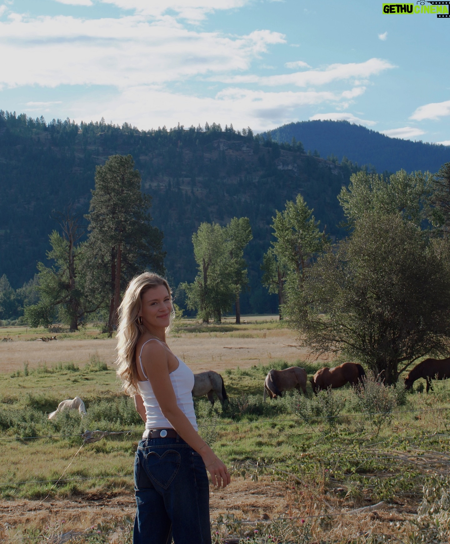 Catherine Paquin - 10.7K Likes - Save a horse … 🐴🤎
Depuis que j’ai écouté Yellowstone avec mon chum c’était un rêve de venir ici et de monter à cheval !! ✨ Un incontournable dans cette destination si tu as toujours voulu devenir un cow-boy!! 🤠 @visittheusa #VisitTheUsa #invitation