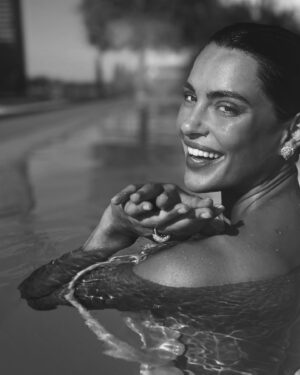Catrinel Marlon Instagram - T•E•I•L•O•R 
🐈‍⬛
💦 
♥️ 
@teilor_finejewellery